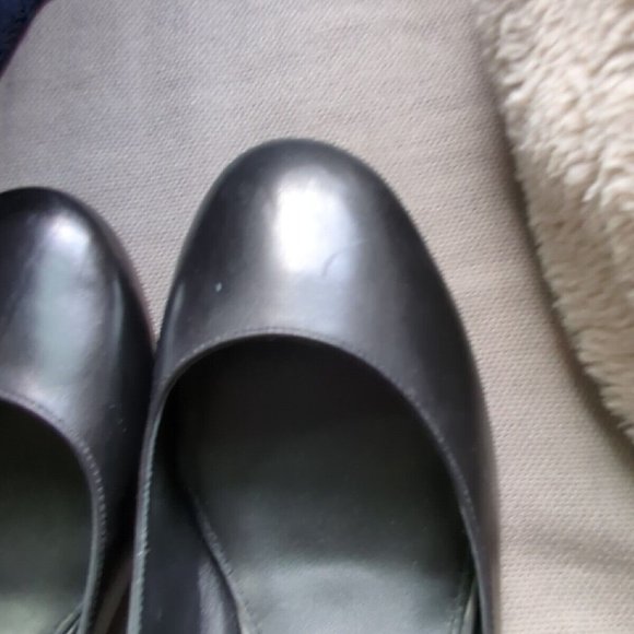 Tory Burch Elizabeth Round Toe Black 1.75" Block Heel with Ankle Details 9.5M - Picture 15 of 16